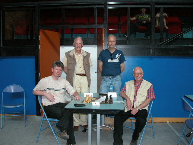hollande 001.jpg - Ronald DICKHOFF (2131), Gerrit PRAKKEN (2194), Jan Willem KOELMANS (2034)  et Ed LEUW (1751)